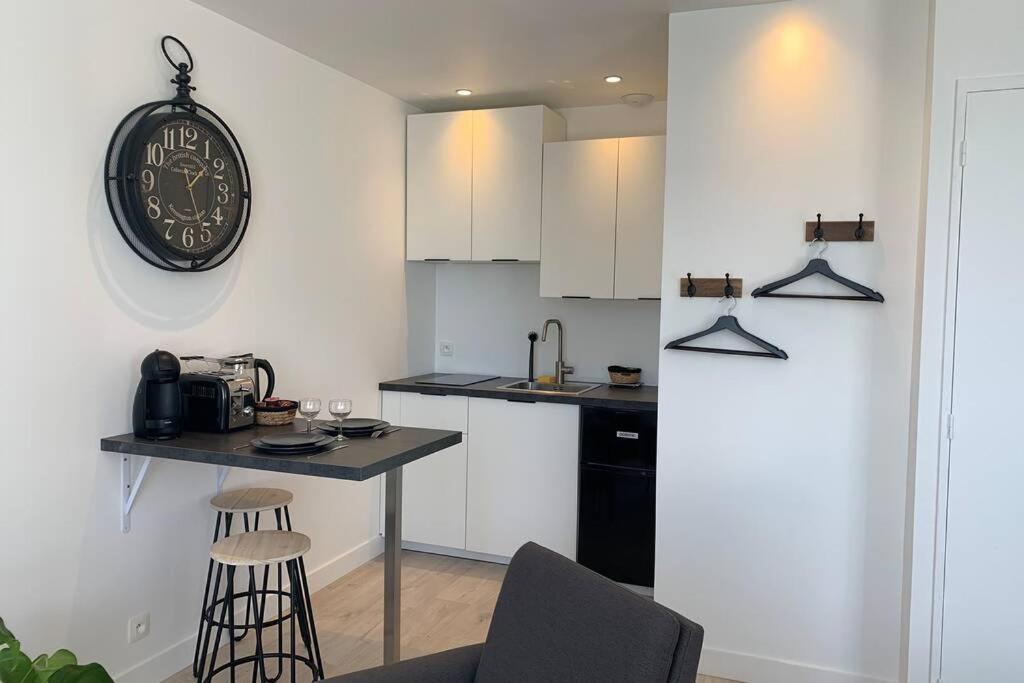 Le petit loft - Studio - WIFI - Coeur de ville - Parking Pont-lʼAbbé Extérieur photo