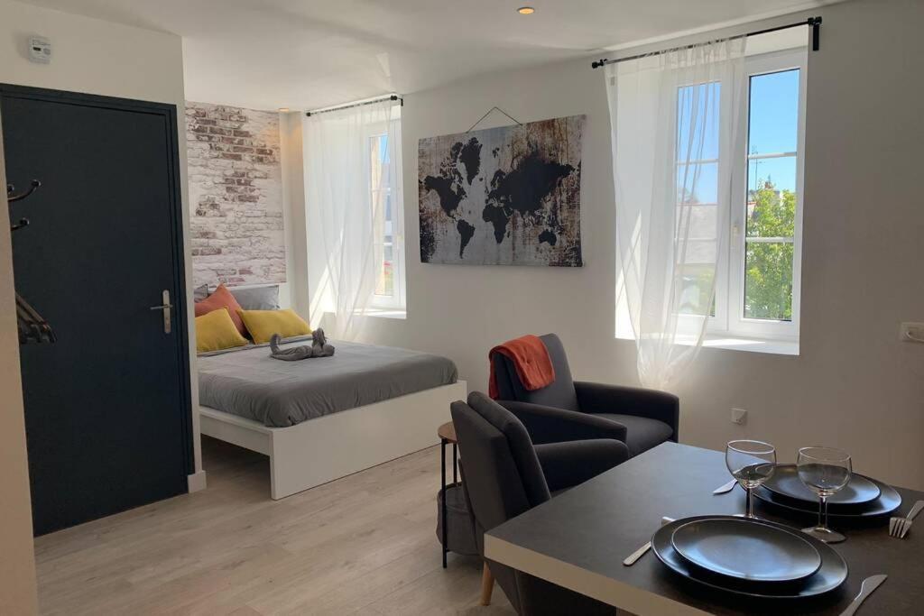 Le petit loft - Studio - WIFI - Coeur de ville - Parking Pont-lʼAbbé Extérieur photo